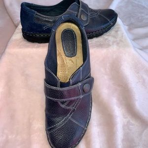 Earth Origins slip on